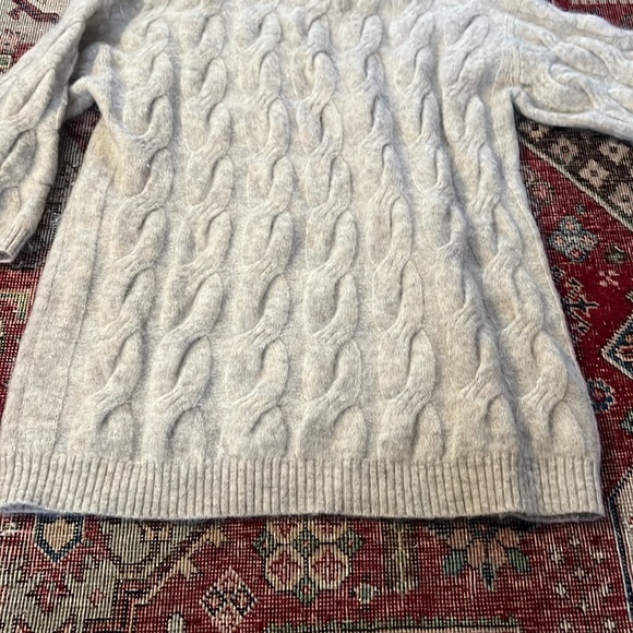 H&M Oversized Cable-knit sweater - Picture 4 of 8